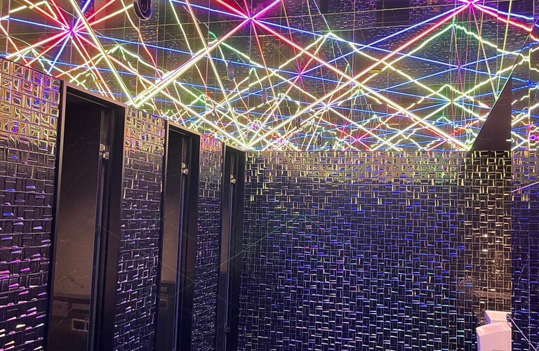 テープライトで演出する、心躍る空間 | LEDや照明なら立案から工事まで対応の株式会社アイ・スペック